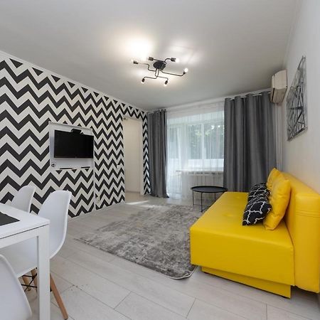 Flat 24 On Lesi Ukrainki 12 With 1 Bedroom Kiev Ngoại thất bức ảnh