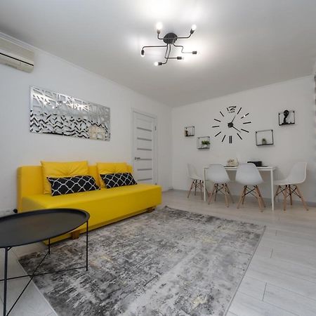 Flat 24 On Lesi Ukrainki 12 With 1 Bedroom Kiev Ngoại thất bức ảnh
