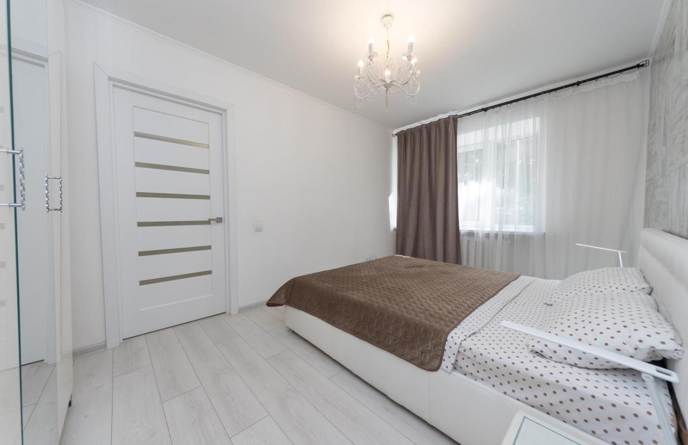 Flat 24 On Lesi Ukrainki 12 With 1 Bedroom Kiev Ngoại thất bức ảnh