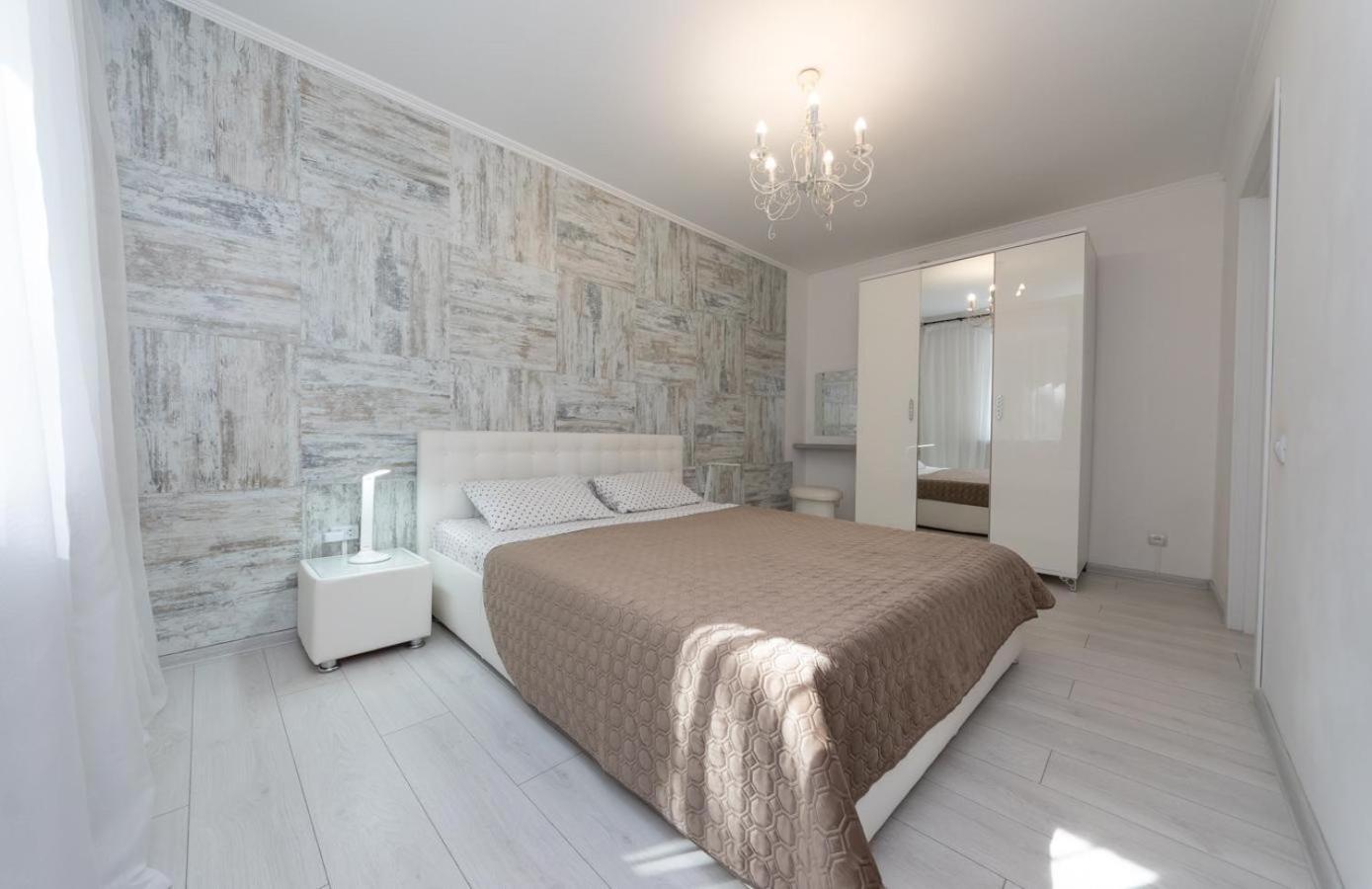Flat 24 On Lesi Ukrainki 12 With 1 Bedroom Kiev Ngoại thất bức ảnh