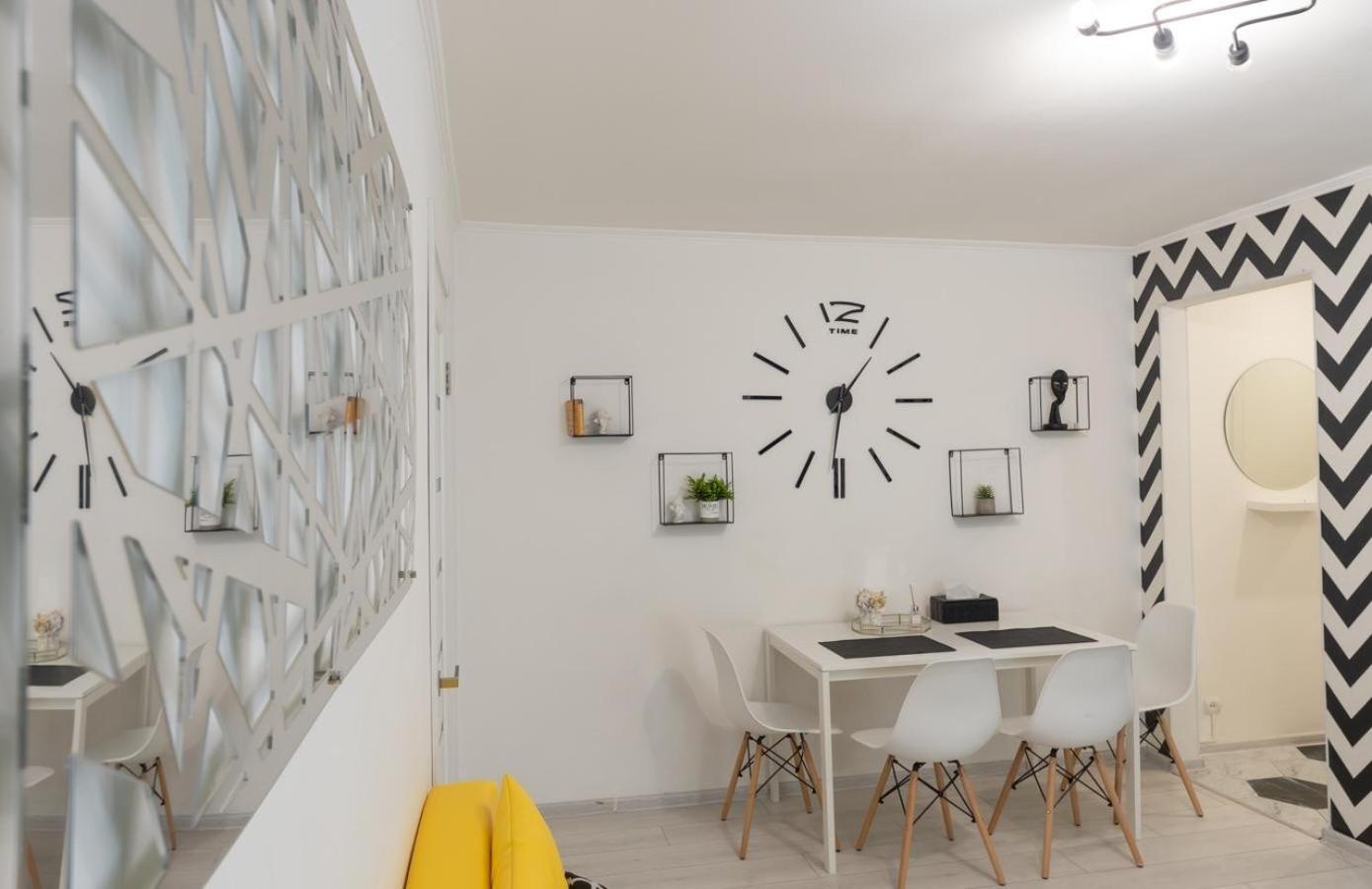 Flat 24 On Lesi Ukrainki 12 With 1 Bedroom Kiev Ngoại thất bức ảnh