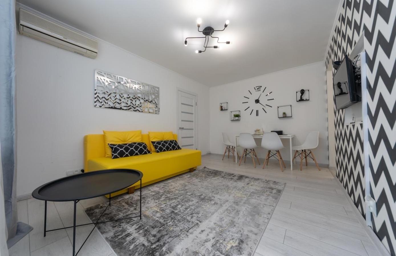 Flat 24 On Lesi Ukrainki 12 With 1 Bedroom Kiev Ngoại thất bức ảnh